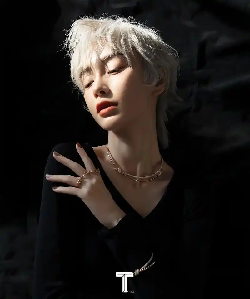 最近angelababy银色短发造型封面可是刷爆了,只能说姐 - 抖音