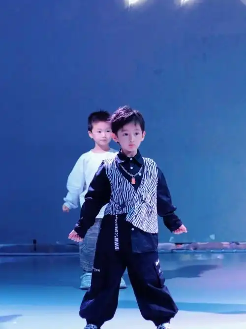 宝宝穿搭  #hiphop  #街舞少年  #街舞穿搭  #男孩发型  #街舞日常