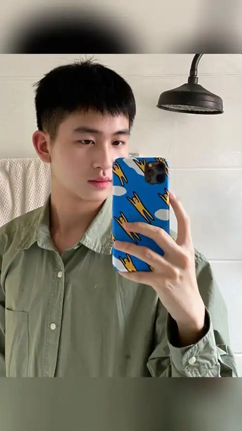 不烫不染也好看的发型推荐短碎盖-度小视