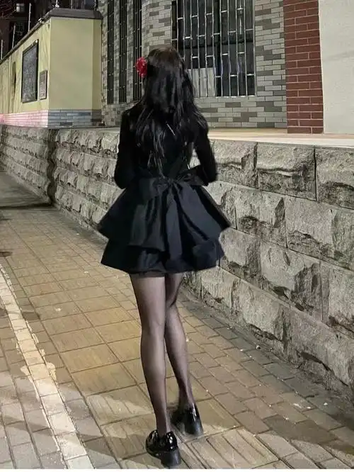 腿不直穿什么衣服好看图片 腿不直怎么穿衣服好看