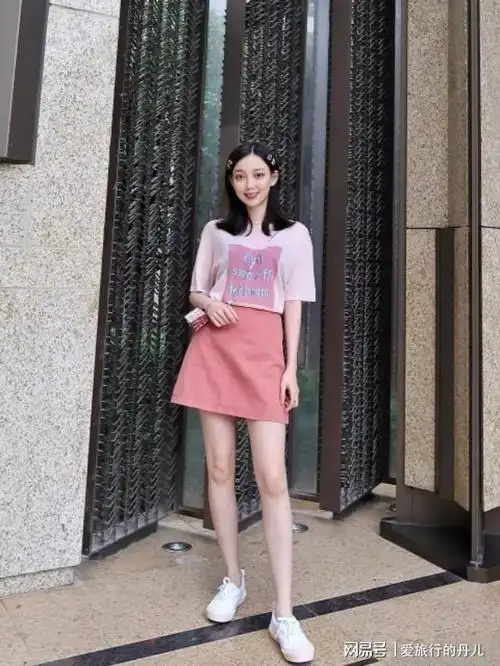 一直没能大红大紫的歌手汪小敏夏日穿搭每套都是教科书级别