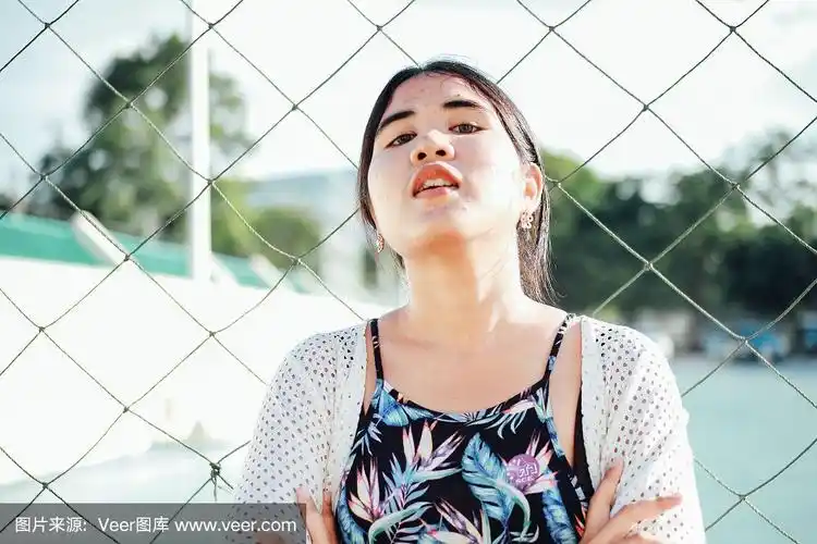 美丽的棕色皮肤的泰国女孩