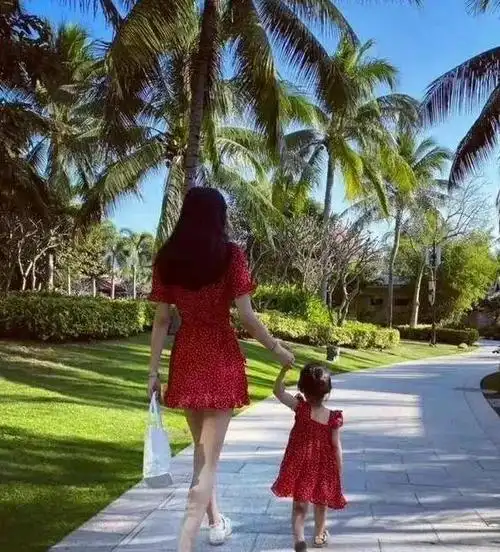 孙怡和董子健两人都是非常年轻的一对演员,在娱乐圈中也是小有名气