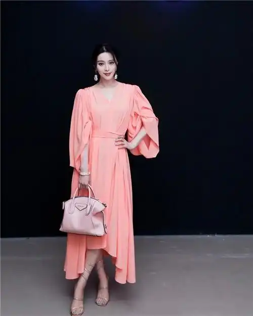 范冰冰真肥而不腻穿廓形连衣裙露纤细身材状态回归真显嫩