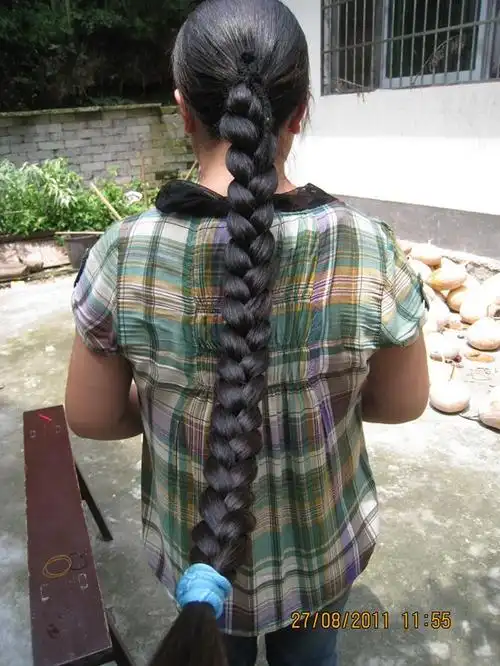 剪下农村小媳妇一米多长的粗黑辫子(3) 剪发_中国长发