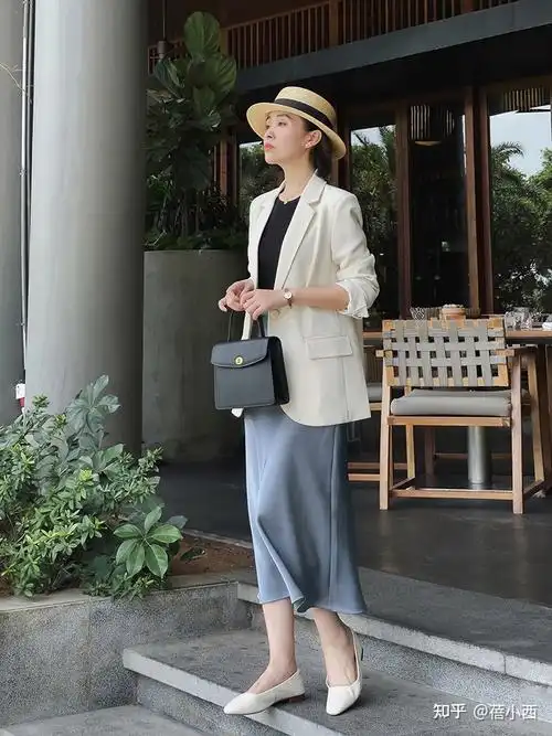 白色西装怎么搭配?