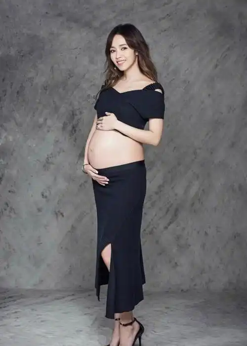 盘点十二位明星的孕妇照脸上都洋溢着当母亲的幸福