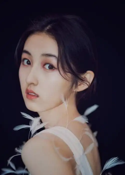 "国民闺女"张子枫:被冯小刚夸奖,与徐峥搭戏,内心强大演技棒