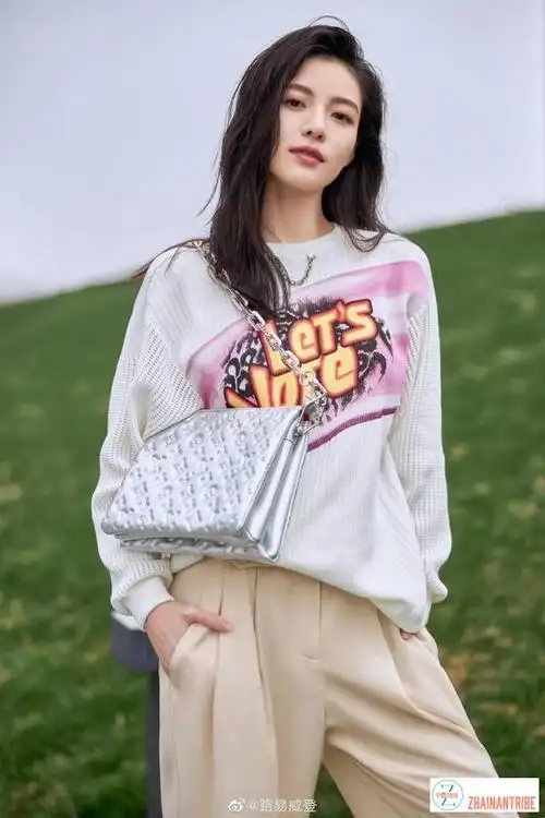 lv全新抱枕包狂扫女星街拍2021年第一个it包该买哪些