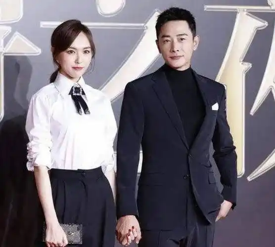 罗晋与妻子唐嫣是在拍摄某部影视作品的时相识,之后经过慢慢地深入