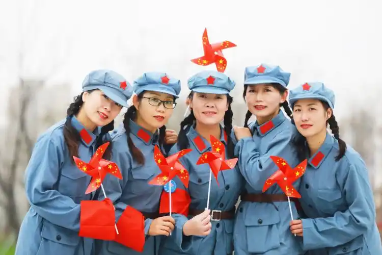 相约红军装,别样一瞬间