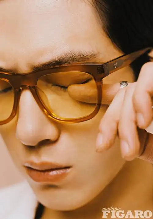 井柏然油头造型拍时尚大片眼神超a气质清冷帅气十足