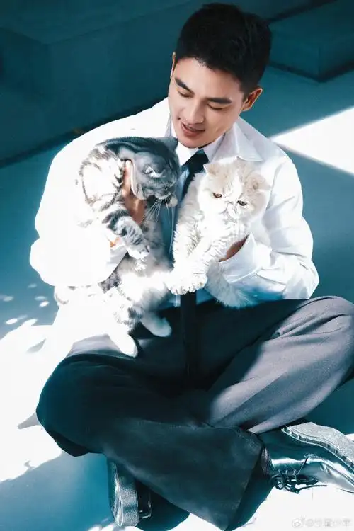 31岁的欧豪#@欧豪31岁生日写真释出,衬衫领带清爽又绅士,恰逢出 110