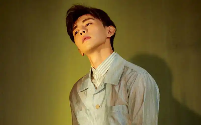 邓伦帅气时尚写真明星桌面壁纸 - tt98图片网