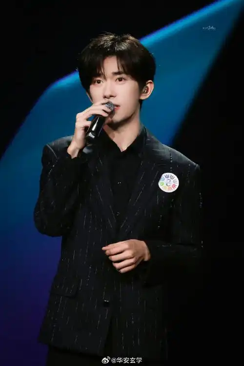 易烊千玺献唱不辞星海#易烊千玺他的八字现在的庚寅大运,会越来院好