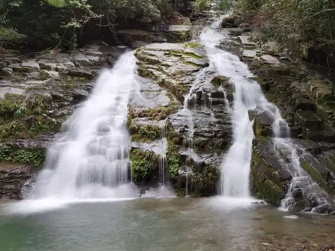 但我却偏爱这大自然的山山水水,在青山绿水,大川中找寻最美的风景.