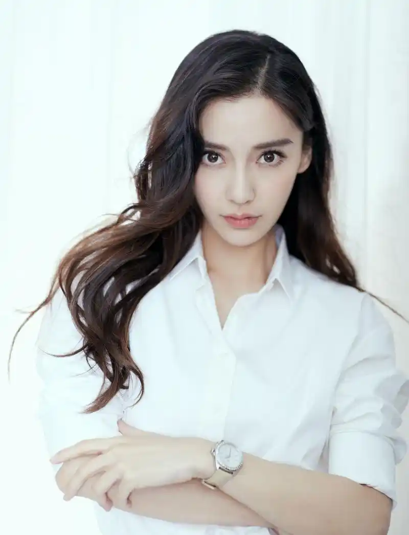 正当年华,筑梦青春,纯洁白衣angelababy 青春恣意,笃信