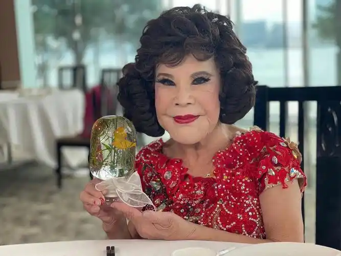 香港知名老戏骨黄夏蕙移民美国!整容失败,与丈夫结婚超过40年