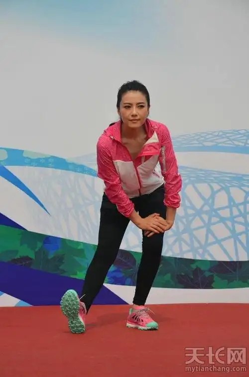 高圆圆,王蒙助力申冬奥 女神带你做健身