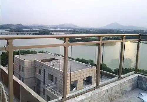 一,阳台玻璃护栏通常多少钱