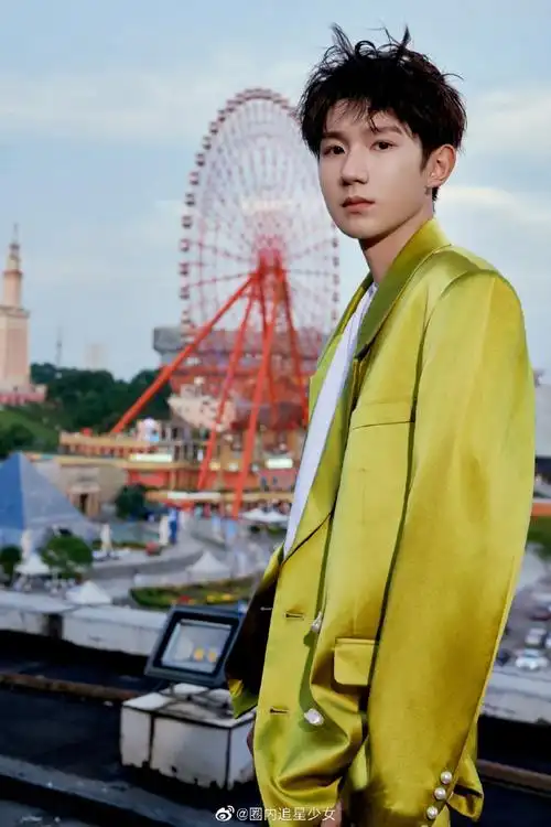 王源荧光绿西装造型##王源天台摩天轮大片#谁能不被王源帅迷糊98!