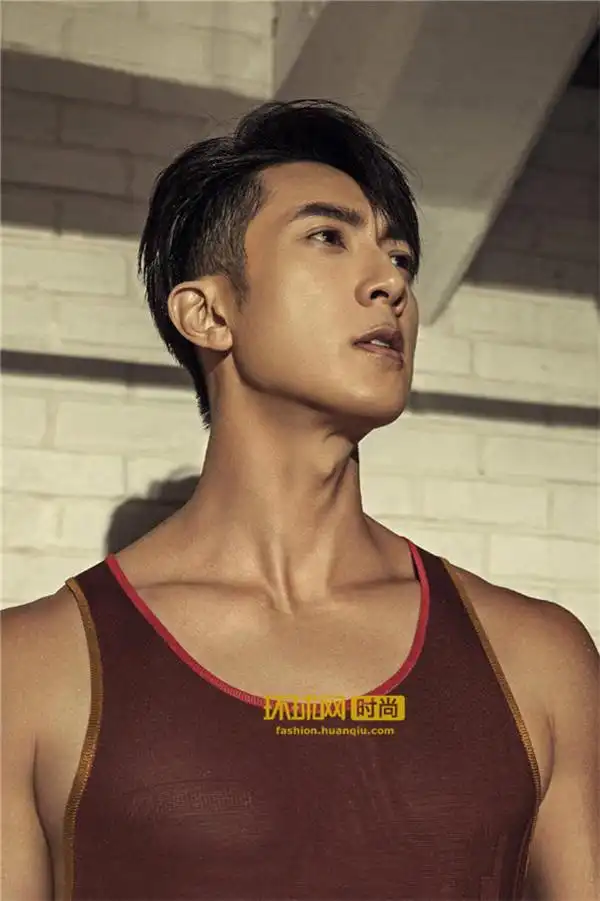 吴尊登杂志封面硬朗身形展现完美胸肌