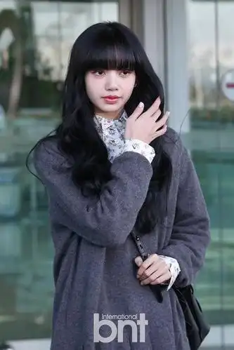 lisa被前经纪人诈骗10亿韩元 yg娱乐公开表明立场