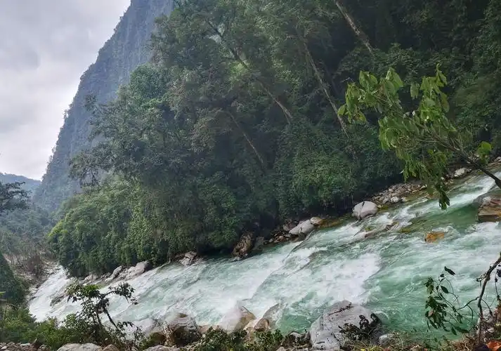 汹涌的多雄拉河
