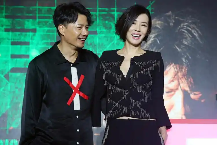 她曾和导演同居12年,"假戏真做"将黄渤吻到脸红,如今身家上亿_腾讯