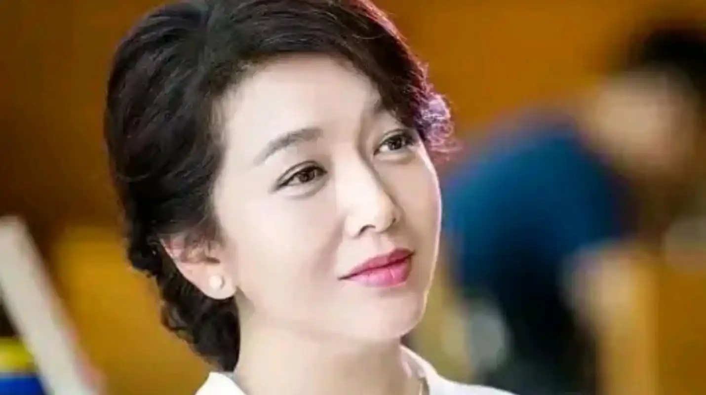 谁都不会想到,年轻时迷倒众多男人的江珊,最后会选择嫁给平平无奇的