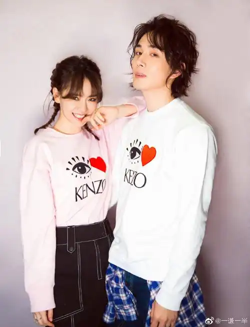 李承铉##戚薇#戚薇和李承铉是娱乐圈里夫妻/情侣杂志封面拍的最屌的