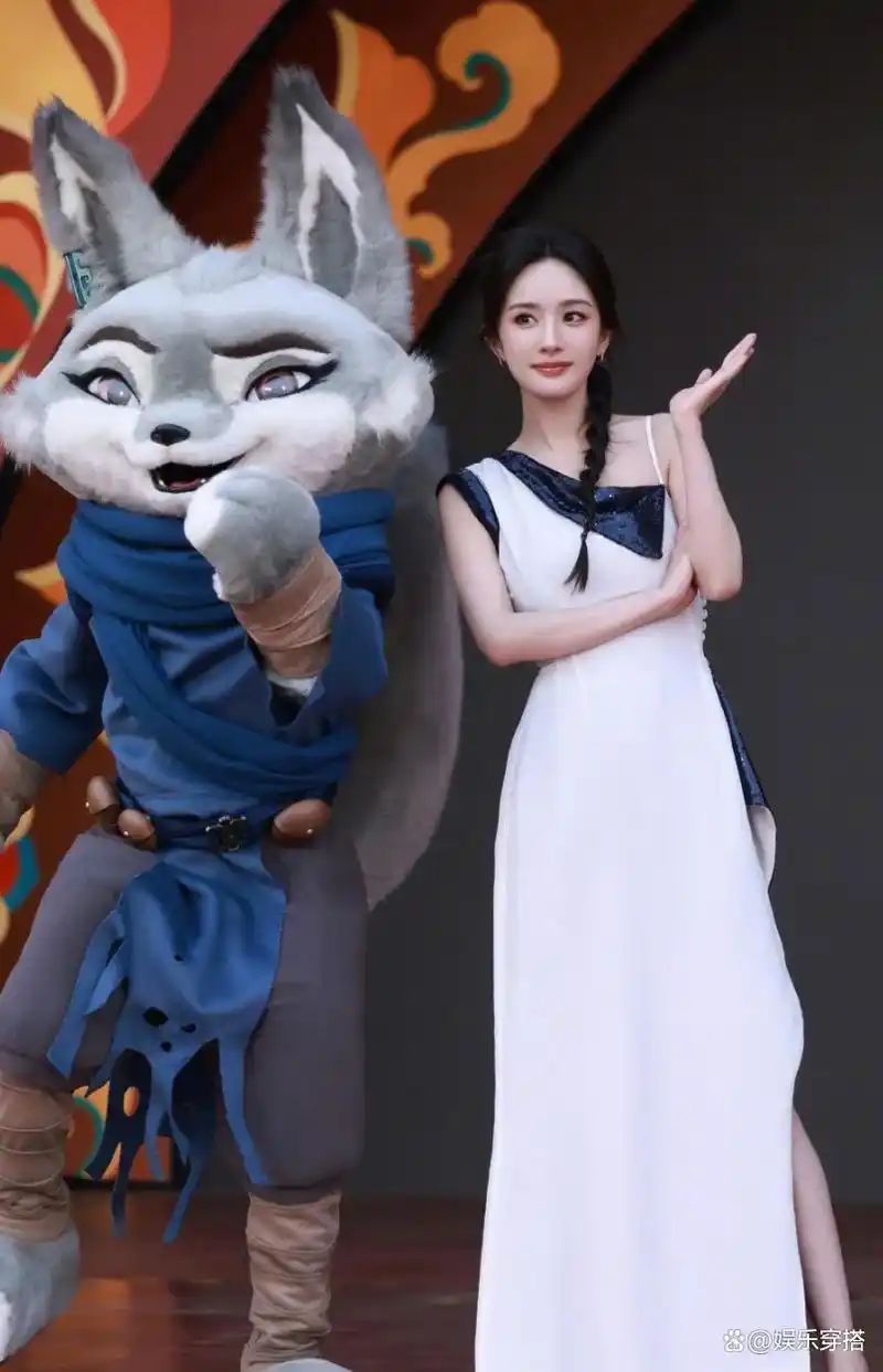 杨幂惊艳cos狐狸装,气质美艳绝伦,玲珑可爱宛如仙子下凡