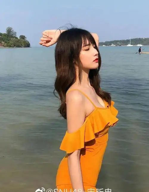 26岁宋昕冉泳装出镜美腿翘臀黑丝诱惑撩人姿态尽显性感魅力