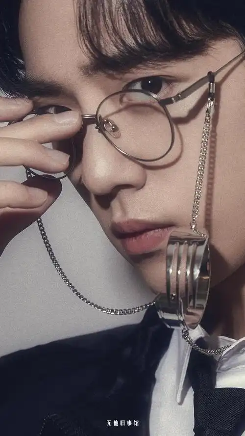 肖战眼镜杀——亮相skp-s活动现场写真