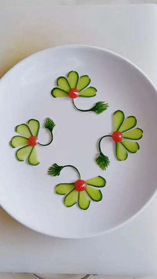 黄瓜pp小盘饰造型简单易学 #创意盘饰 #蔬菜摆盘艺术