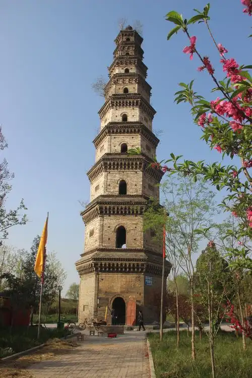 商水郝岗镇村洗面换新颜干群擂鼓传新风