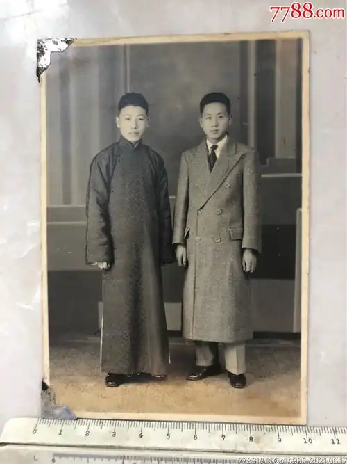 民国时期两个男子合影老照片