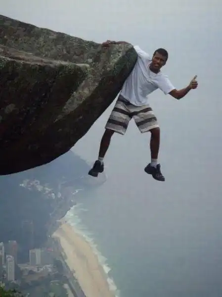 【笑死人】超级恶搞图片之超级雷人搞笑的真人表演图片