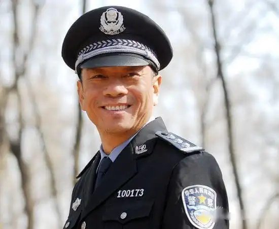 他是百鸟朝凤中的唢呐艺人焦三爷他也是知名的荧屏警察专业户