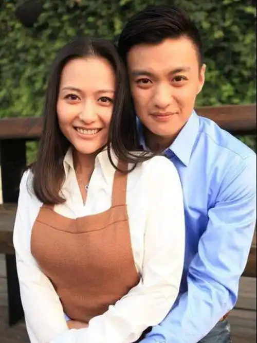 周一围年轻时帅,曾与童蕾相爱5年,分手后她嫁人,后来娶朱丹