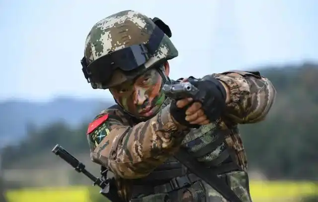 "后浪"徐迪立一等功,曾一枪击毙匪徒,候选武警十大忠诚卫士