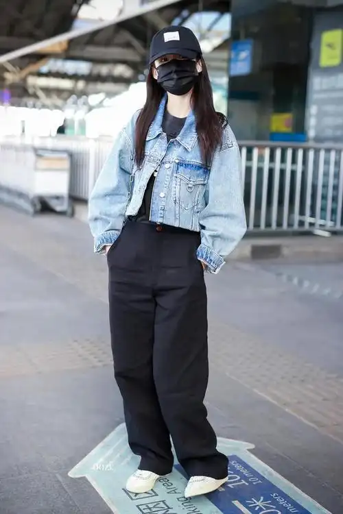 李沁最新机场私服穿搭分享随性休闲早春酷girl风