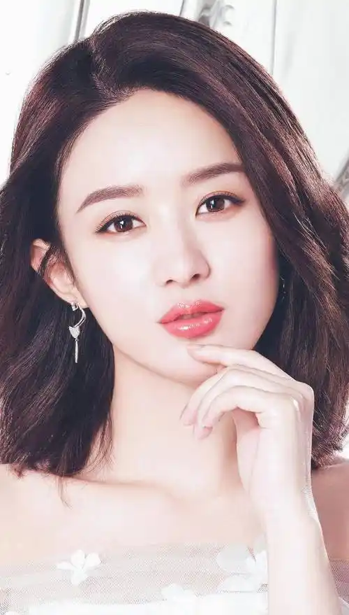 有一种"整容"叫赵丽颖换眉形,利落又温柔,分分钟改变气场