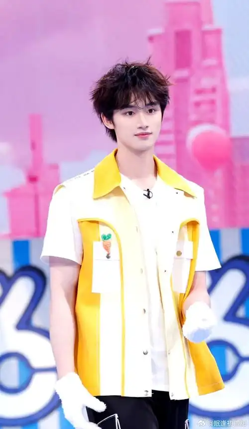 丁程鑫[超话]##丁程鑫跳呱呱舞#   繁星之下盼晨曦,黄昏之后思蝉鸣