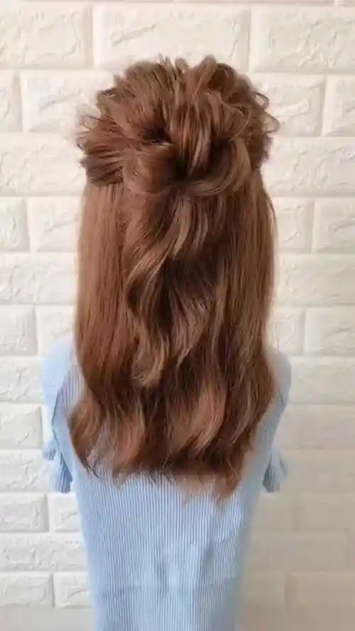 女生披肩半扎发教程,时尚又气质甜美,在校学妹的最爱!