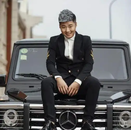 白小白实力迈出网红圈,现身"星光大道"参加活动!白家军:牌面_网易订阅