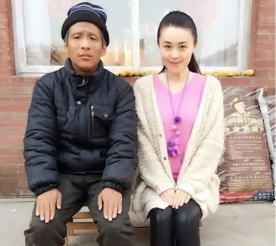 宋小宝荣升后选择了王雪,而非霍晓红,他现在的生活状况如何?