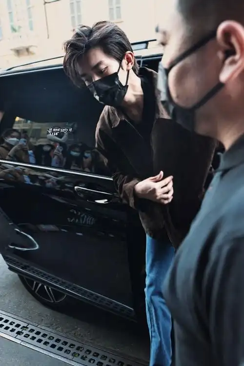 易烊千玺 米兰时装周