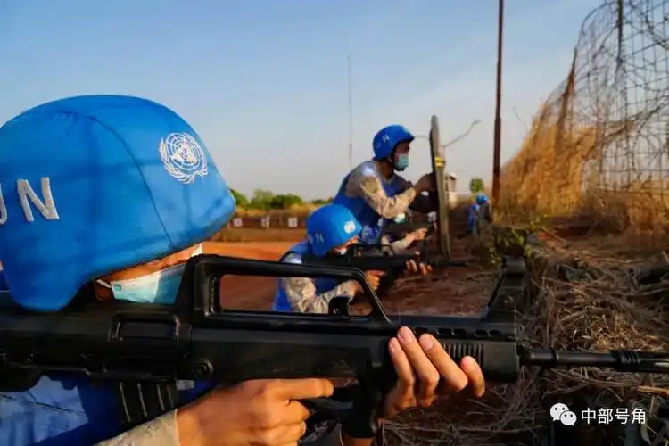 中国蓝盔新年首次