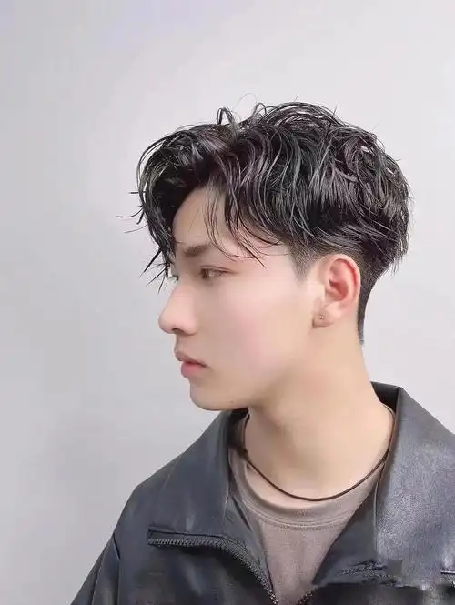 王嘉尔升级版男士蝴蝶烫发痞帅